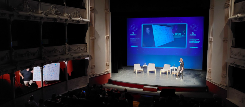 Helena González Burón y Fernando Abadia hacen resumen del evento con design thinking