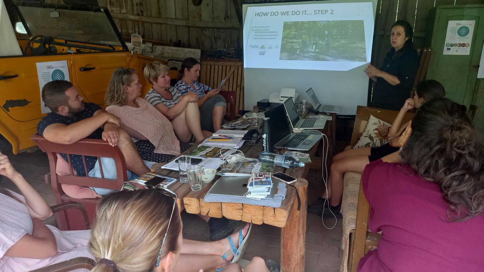 DIGIECONAFACUGAS-1_WORSHOP